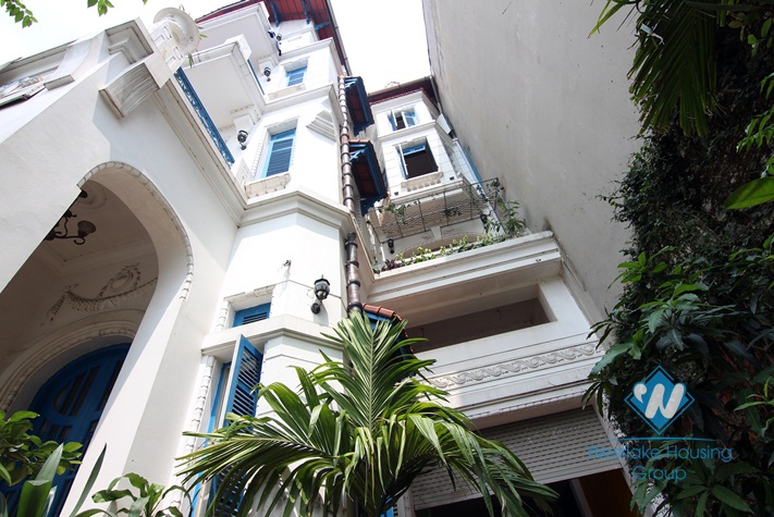 Lakeside colonial villa with lots of characters for rent in Tay Ho